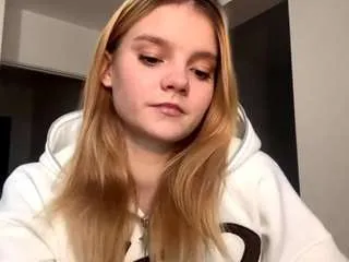 dominiquecarino — Naked show [453 tokens remaining]