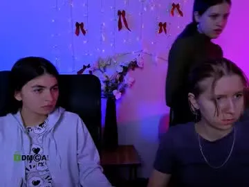 gloria_bubble — GOAL: handbra [300 tokens remaining] Welcome to my room!  #bigboobs #nonude #teen #18 #c2c