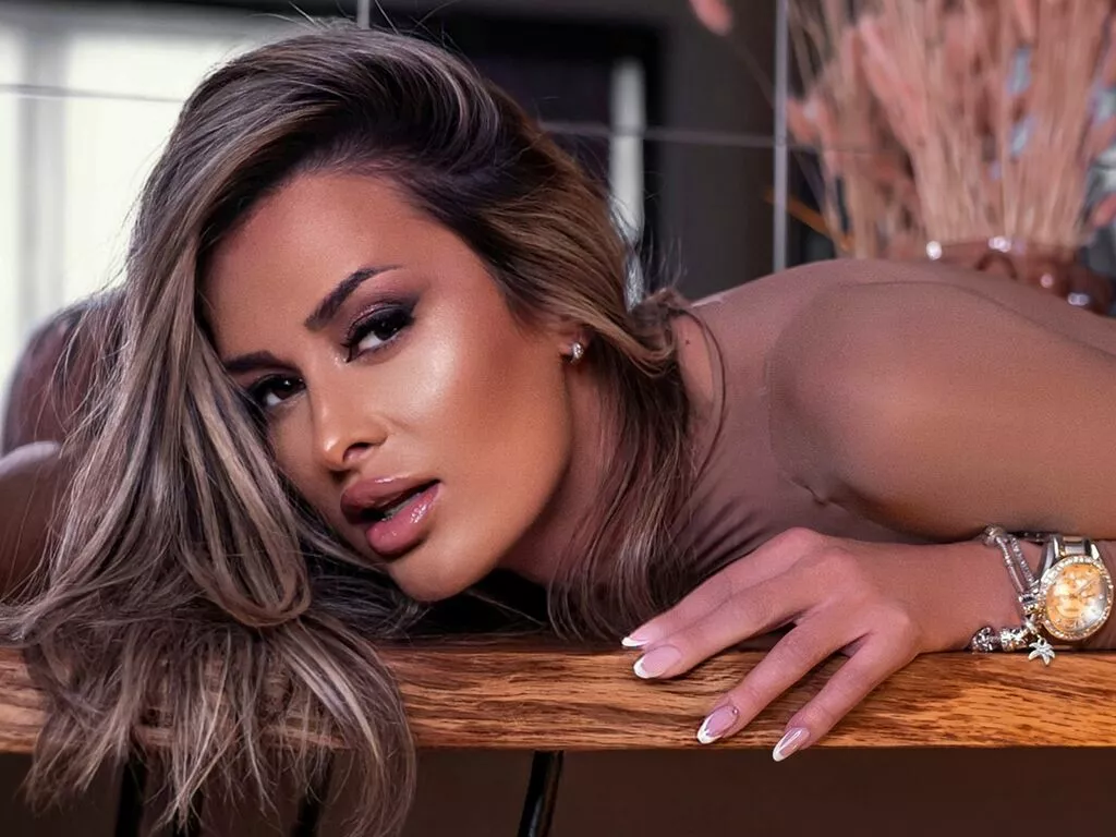 AshyTaylor — Call it chemistry , call it spark , call it whatever you like . I almost always find it in intelligent , witty , darkly twisted men, full of personality ... and sexually charged :))