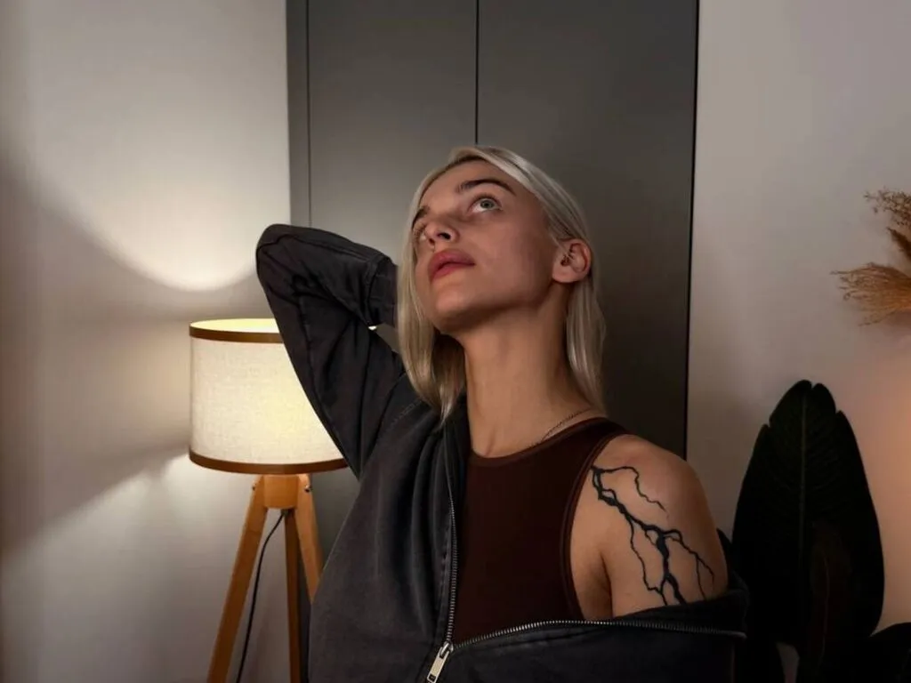 PamellaLegette — I love soft lighting, warm drinks, late-night chats, and people who show genuine care  I adore romantic music, light humor, cozy blankets, peaceful energy, and attention that feels real 