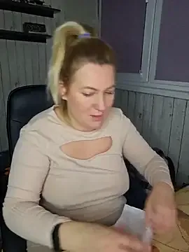 Marushka — Pregnant naked body