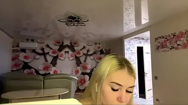 MyBabyAiko — Show my legs, caress them