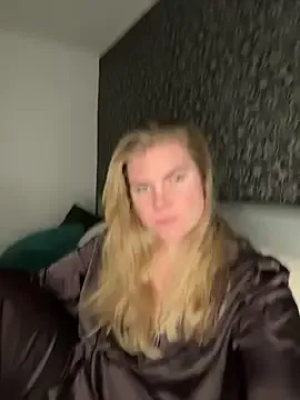 SexyBlondJoanna — Show my Boobs + Massage 